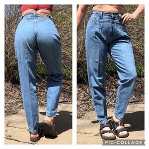Rare Vintage 90’s Levi’s 900 Series high rise pleated bareback taper ankle jeans